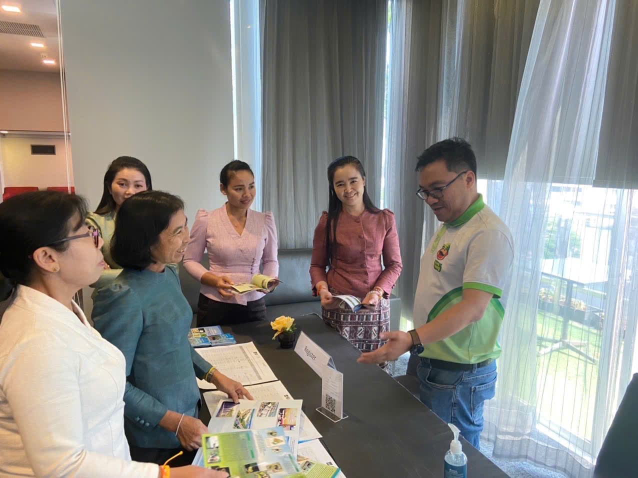 Tham dự Hội nghị ASEAN Summit